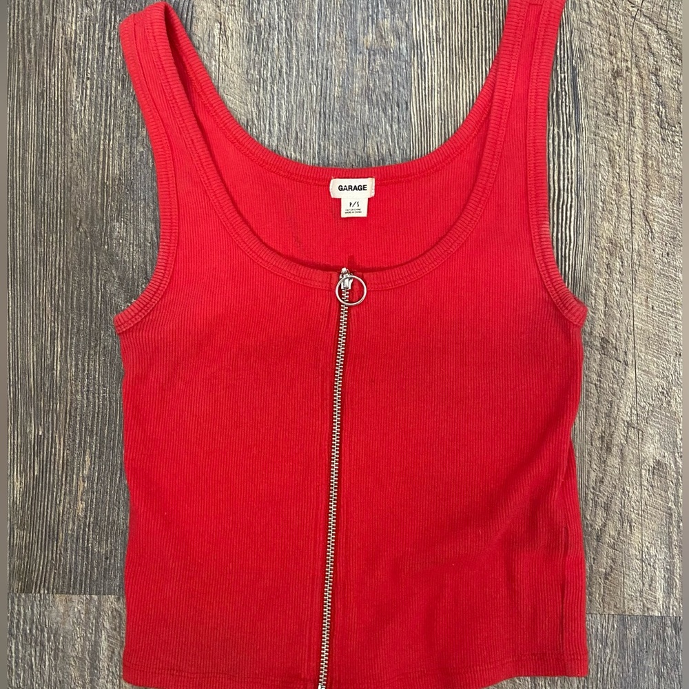 Zipped tank top